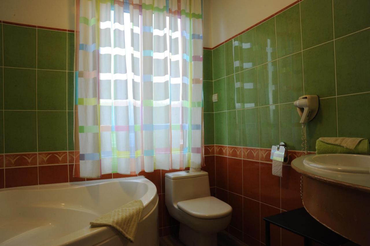 Hotel Du Lac Treignac エクステリア 写真